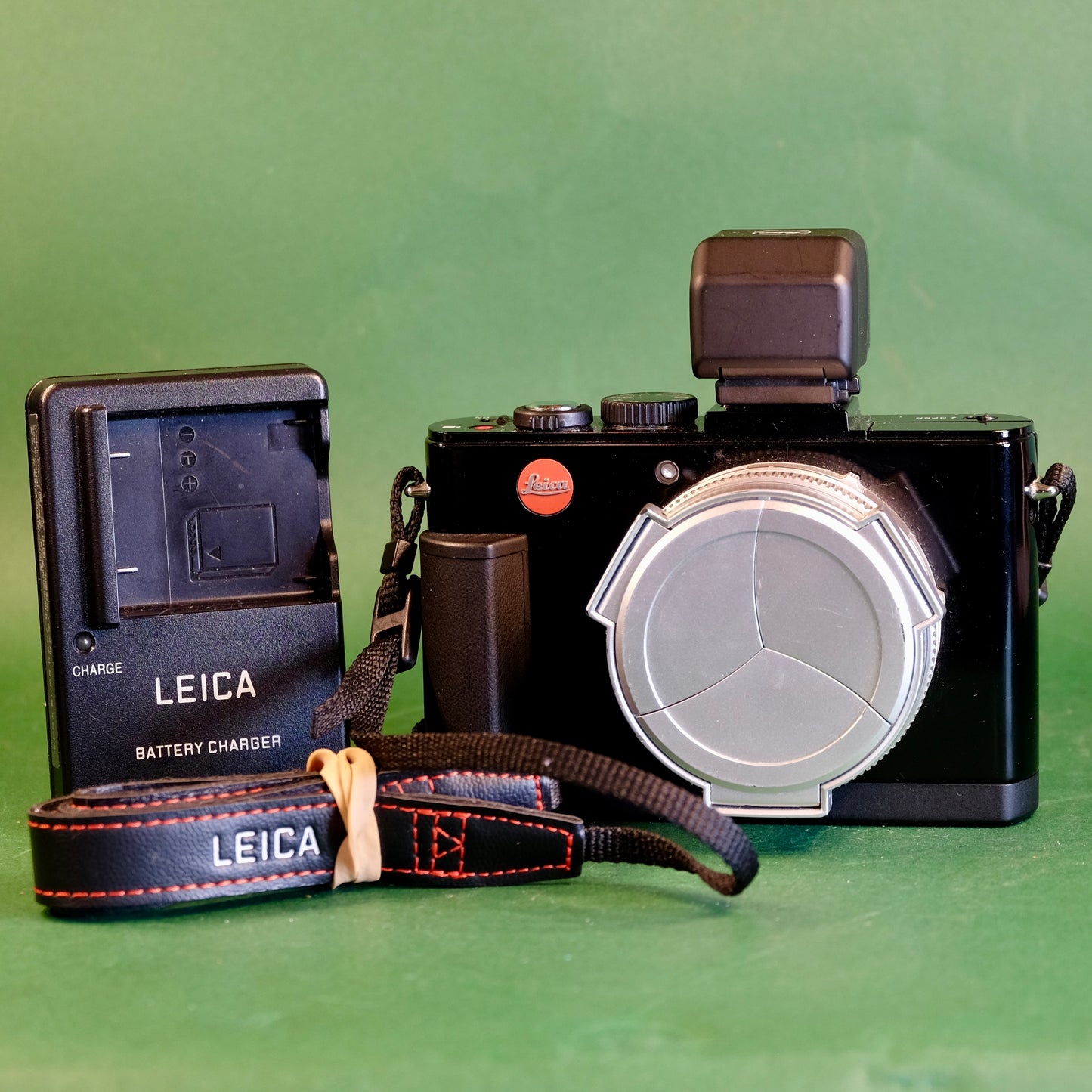 Leica D-lux 6 Digital camera with EVF Grip