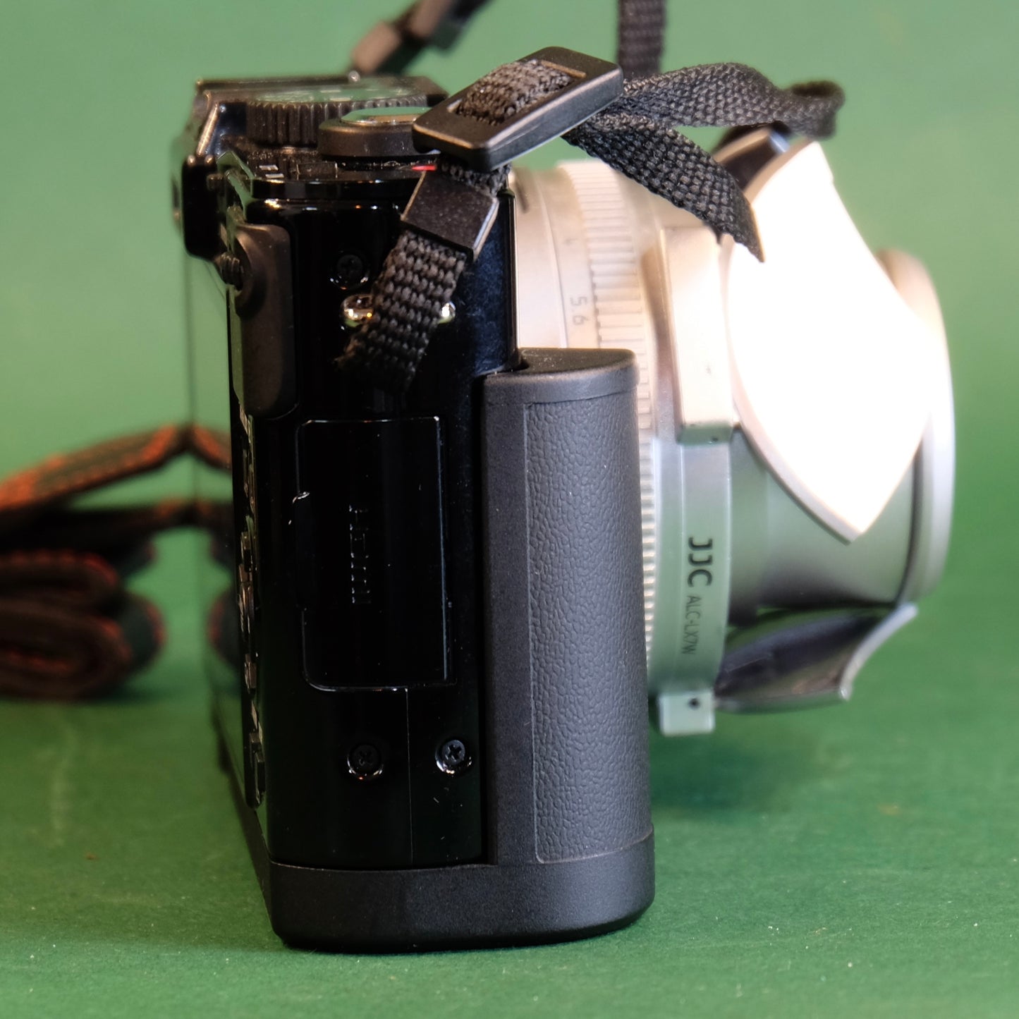 Leica D-lux 6 Digital camera with EVF Grip