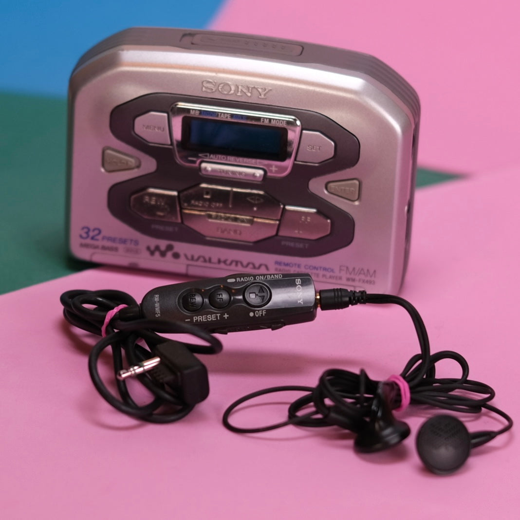 Sony cassette walkman WM-FX493 y2k audio, student