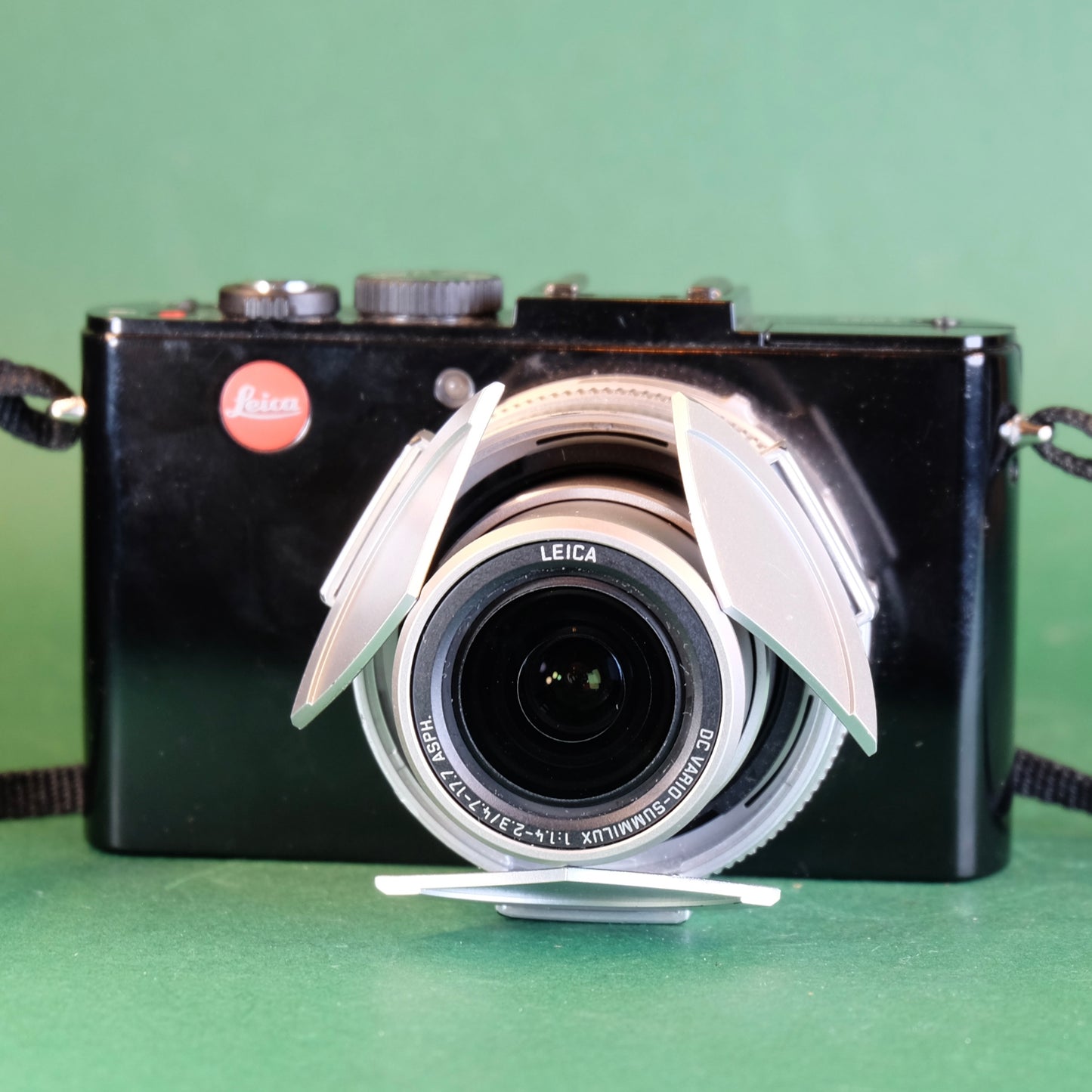 Leica D-lux 6 Digital camera with EVF Grip
