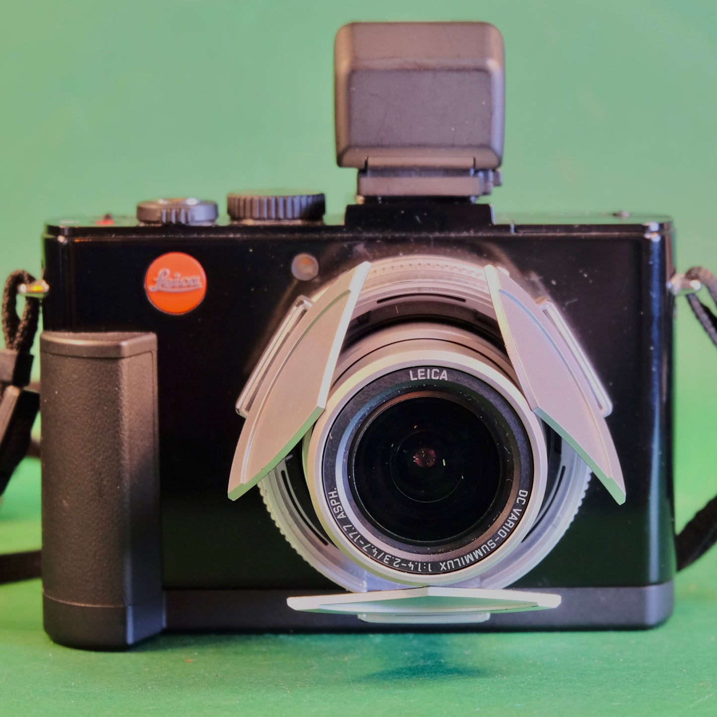 Leica D-lux 6 Digital camera with EVF Grip