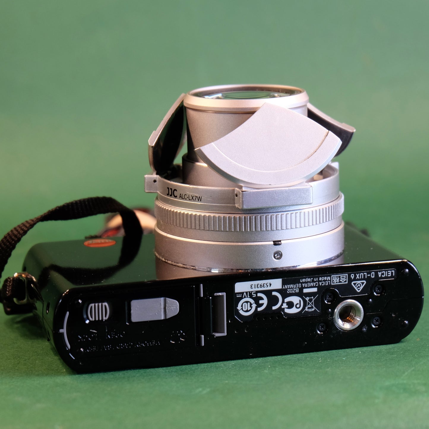 Leica D-lux 6 Digital camera with EVF Grip