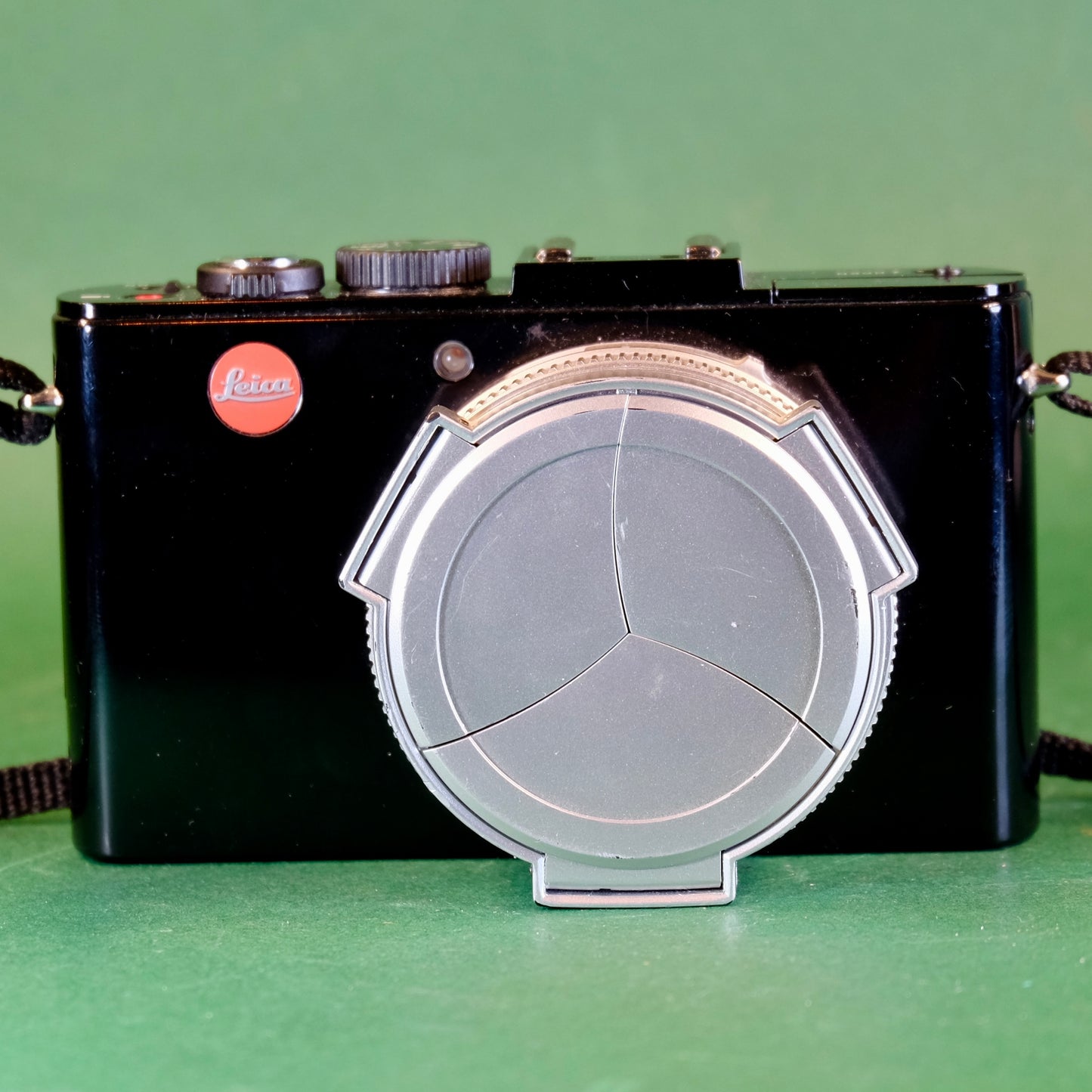 Leica D-lux 6 Digital camera with EVF Grip