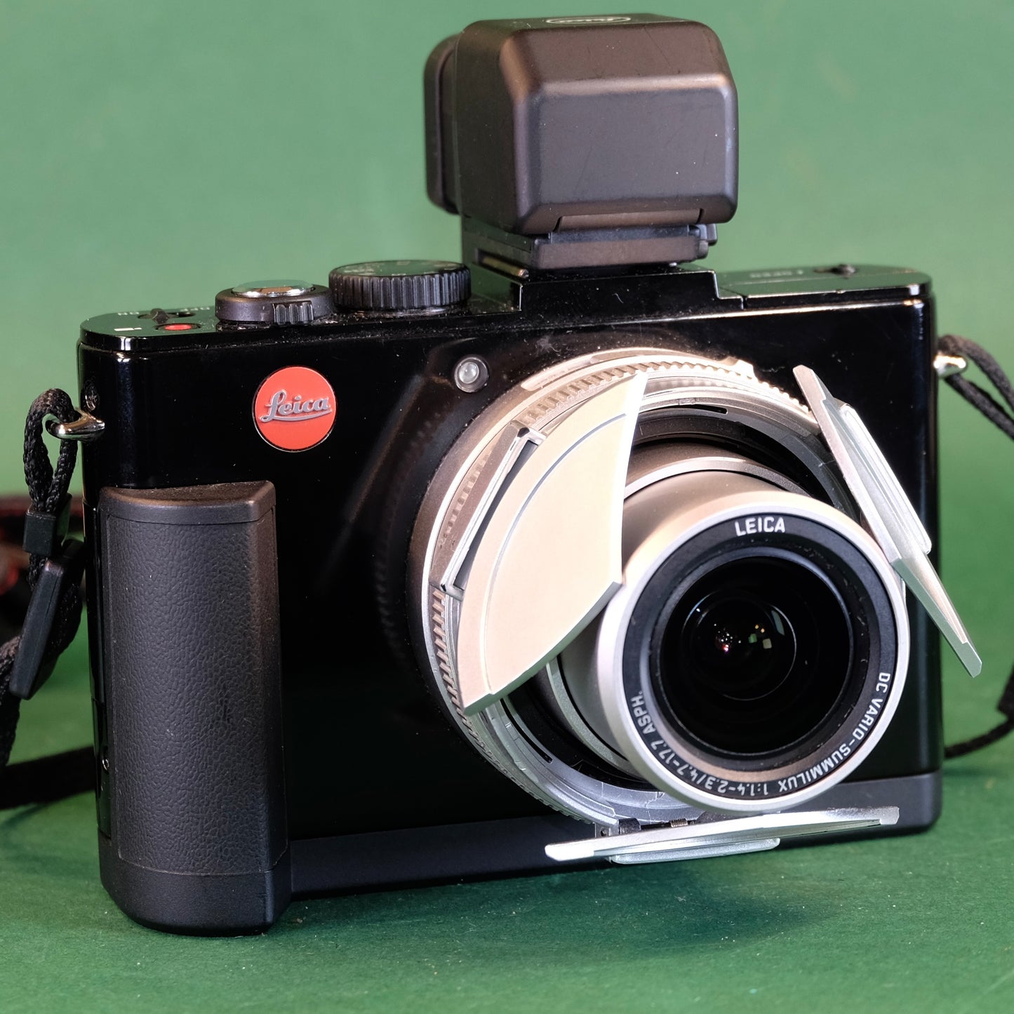 Leica D-lux 6 Digital camera with EVF Grip