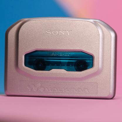 Sony cassette walkman WM-FX493 y2k audio, student