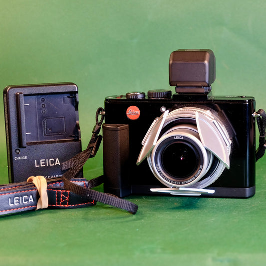 Leica D-lux 6 Digital camera with EVF Grip