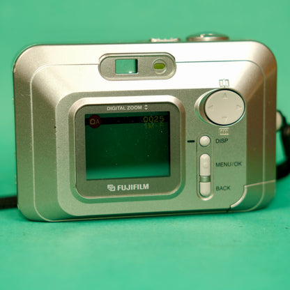 Fujifilm Finepix A101 y2k low res digital compact camera