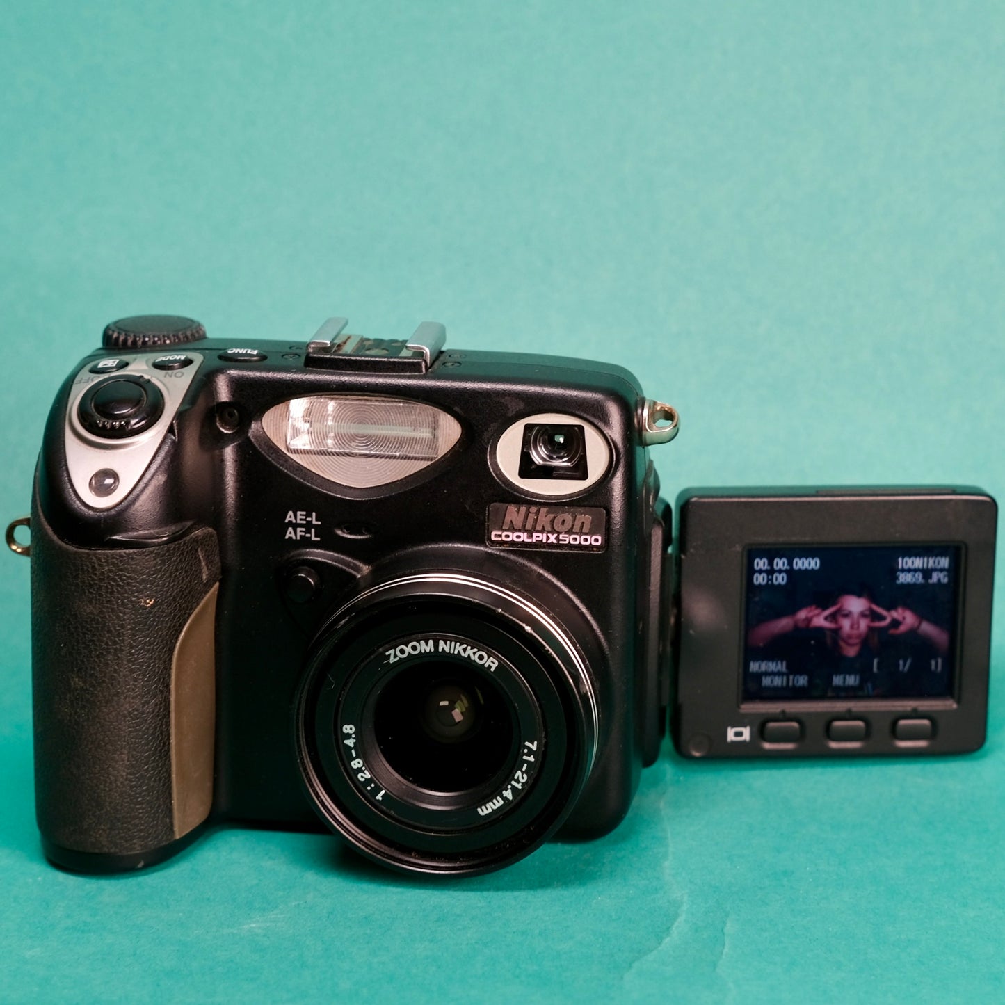 Nikon Coolpix 5000 Retro Digital camera (Y2K aesthetic)