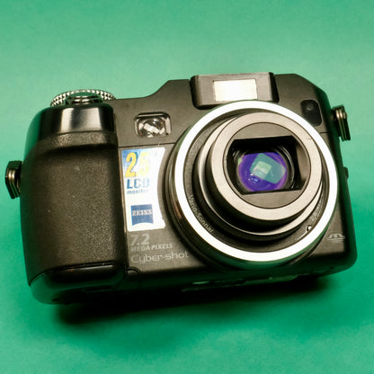Sony DSC-v3 Digital camera with built in night shot and 0.65x wide angle lens adapter
