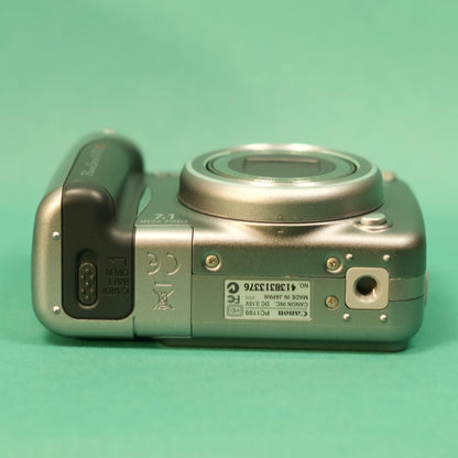 Canon powershot A710is compact point and shoot Digital camera, boxed excellent