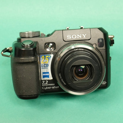 Sony DSC-v3 Digital camera with built in night shot and 0.65x wide angle lens adapter