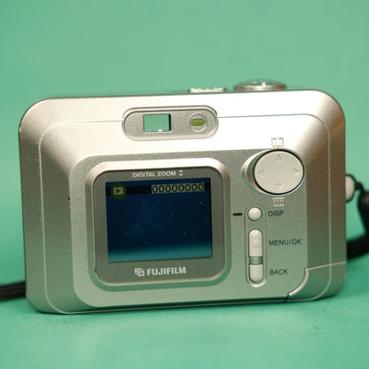 Fujifilm Finepix A101 y2k low res digital compact camera