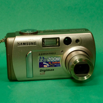 Y2k low res retro aesthetic Samsung Digimax 420 champagne gold! Slayy