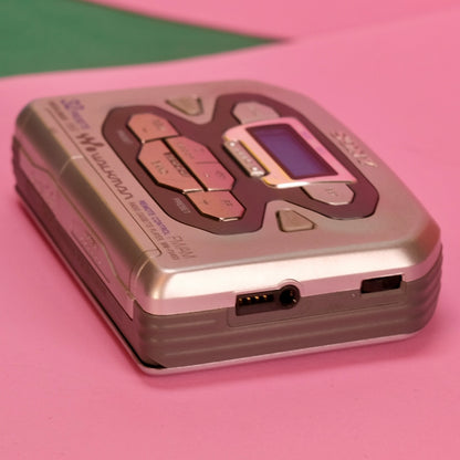 Sony cassette walkman WM-FX493 y2k audio, student