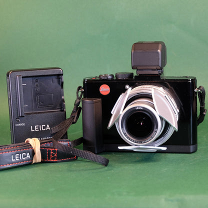 Leica D-lux 6 Digital camera with EVF Grip