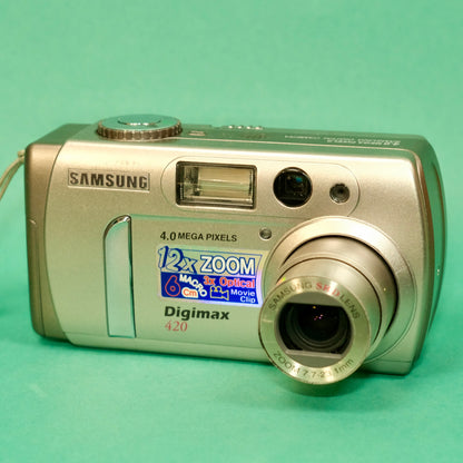 Y2k low res retro aesthetic Samsung Digimax 420 champagne gold! Slayy