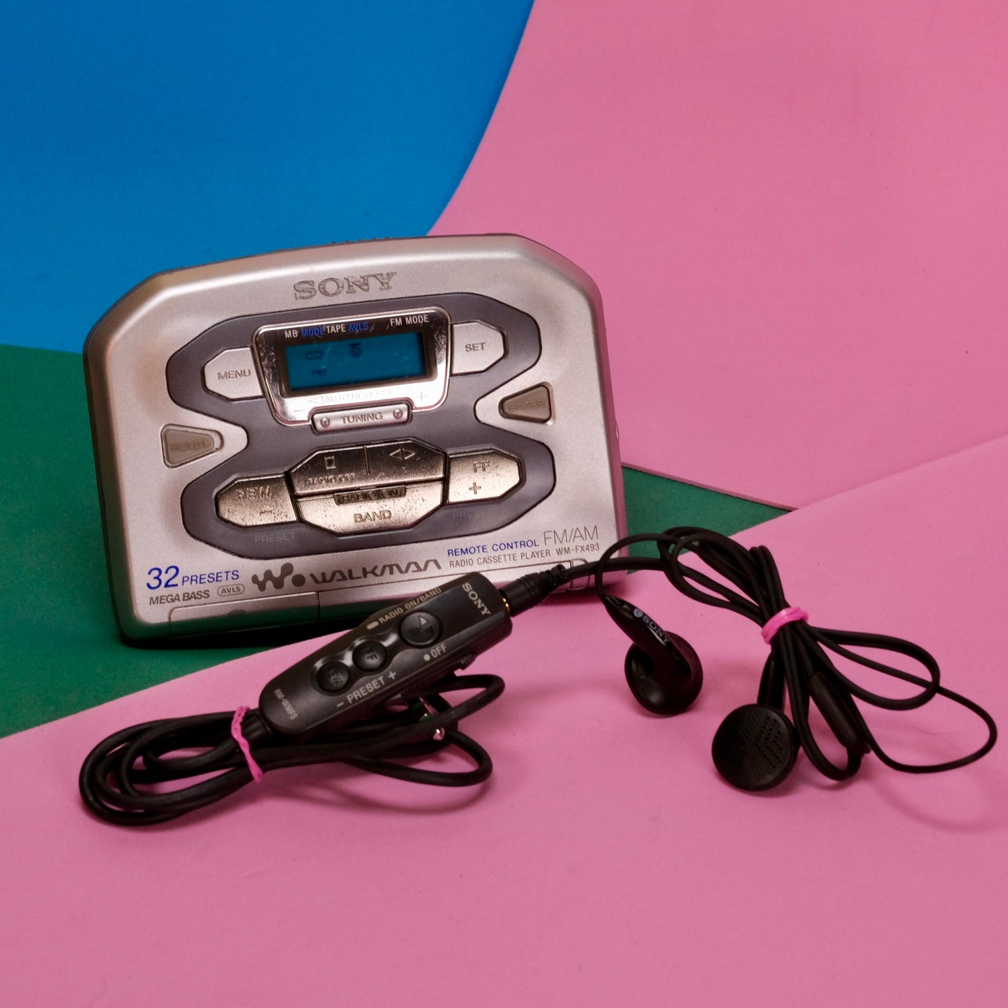 Sony cassette walkman WM-FX493 y2k audio, student