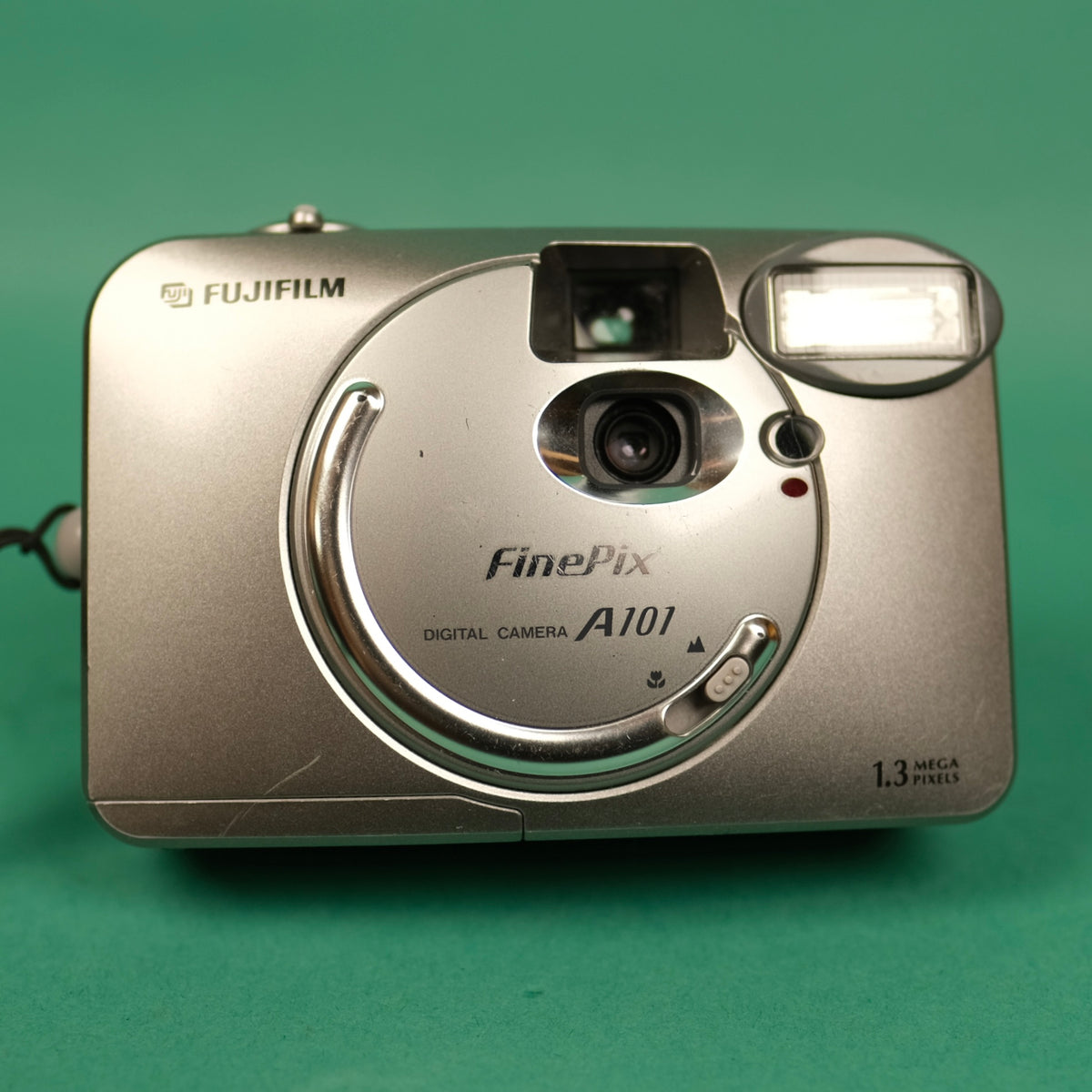 Fujifilm Finepix A101 y2k low res digital compact camera