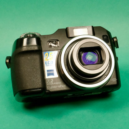 Sony DSC-v3 Digital camera with built in night shot and 0.65x wide angle lens adapter