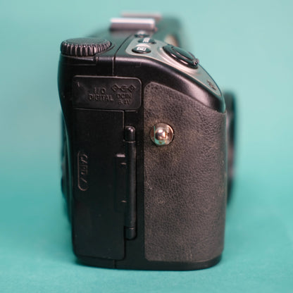 Nikon Coolpix 5000 Retro Digital camera (Y2K aesthetic)