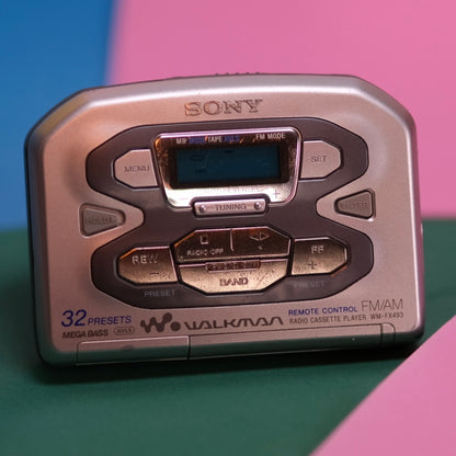Sony cassette walkman WM-FX493 y2k audio, student
