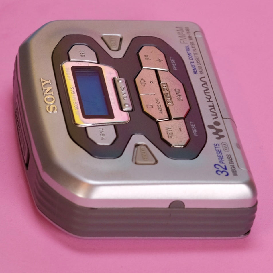 Sony cassette walkman WM-FX493 y2k audio, student