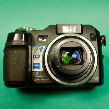Sony DSC-v3 Digital camera with built in night shot and 0.65x wide angle lens adapter