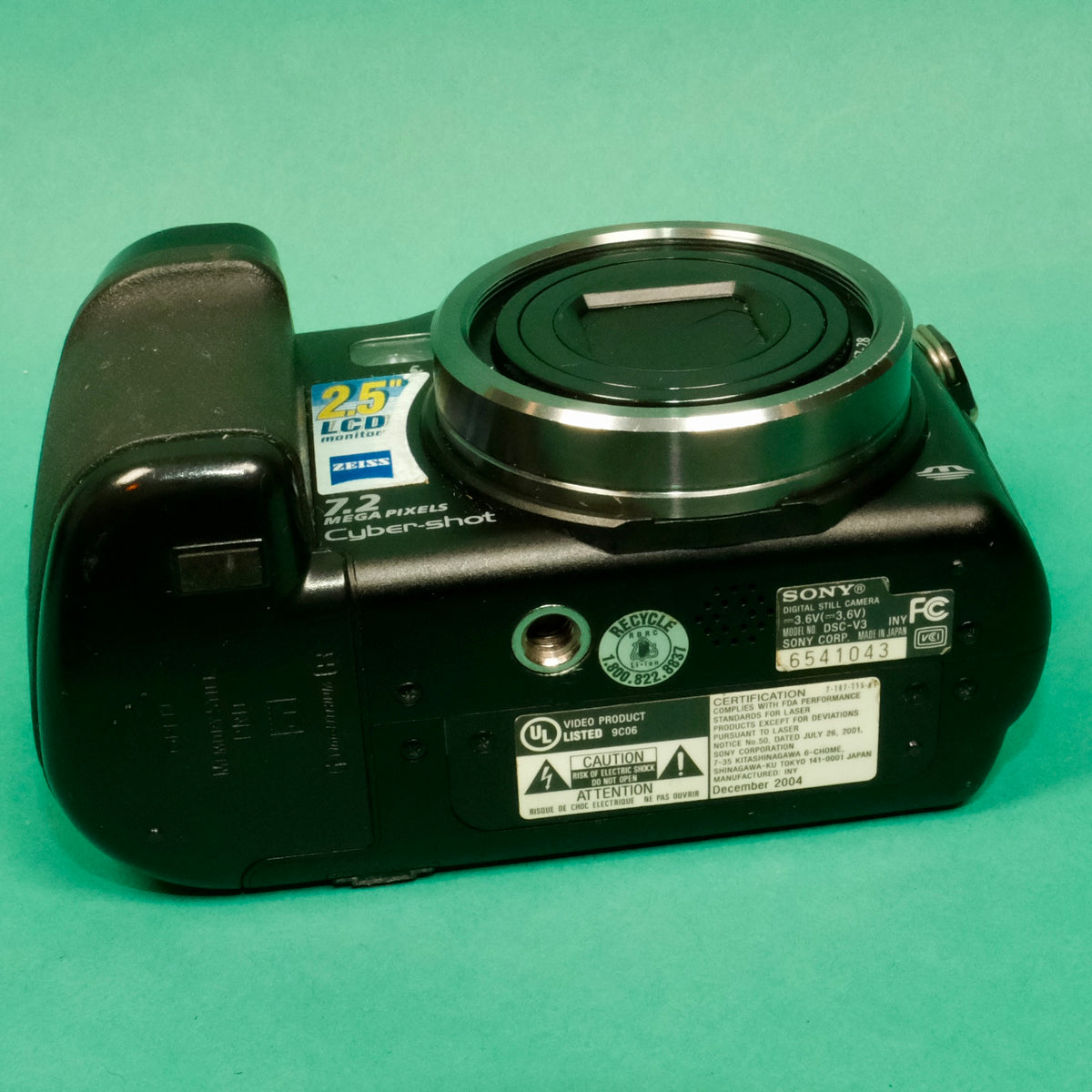 Sony DSC-v3 Digital camera with built in night shot and 0.65x wide angle lens adapter