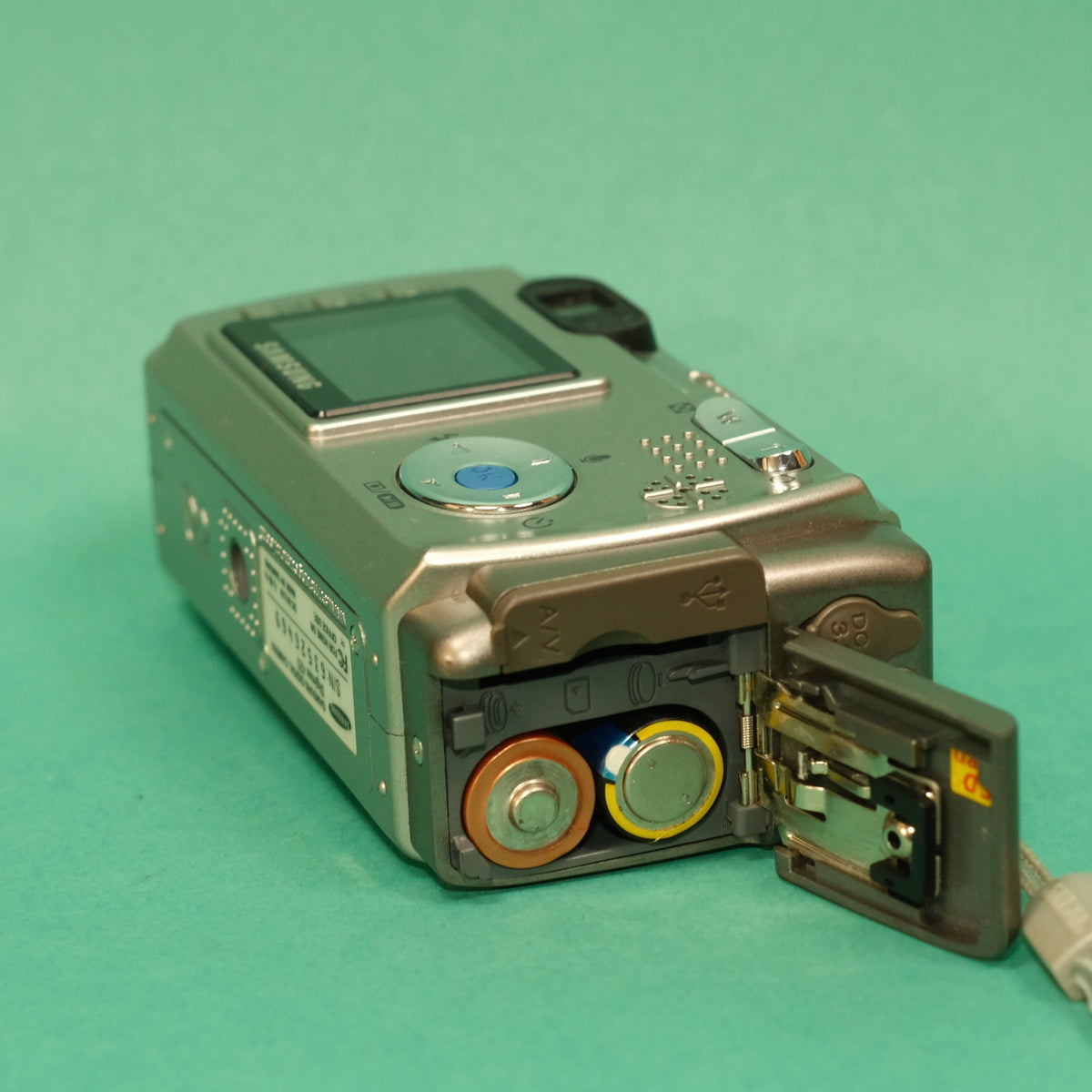 Y2k low res retro aesthetic Samsung Digimax 420 champagne gold! Slayy
