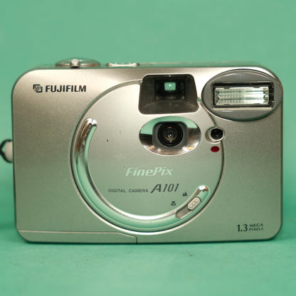 Fujifilm Finepix A101 y2k low res digital compact camera