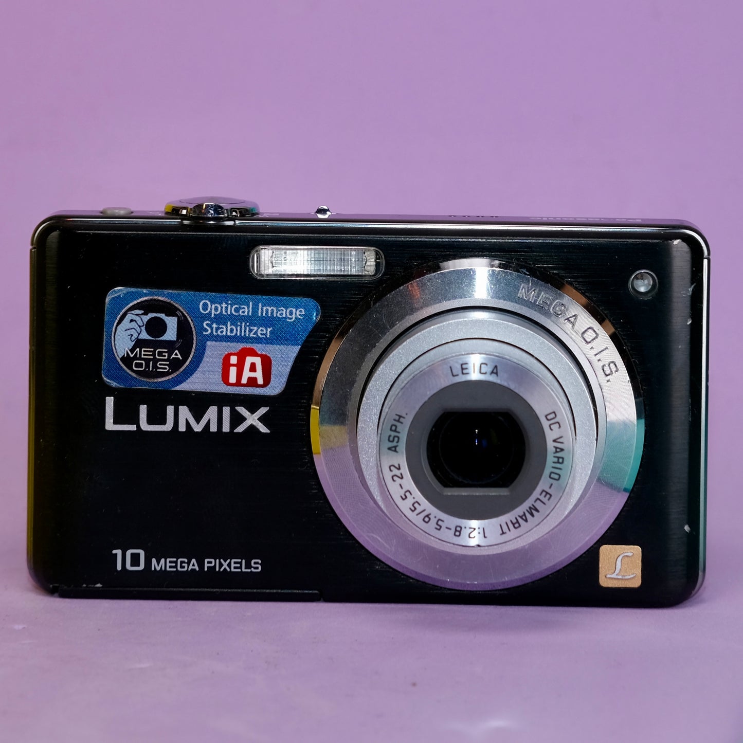 Panasonic lumix DMC-FS7 y2k era digital camera, student nostalgia