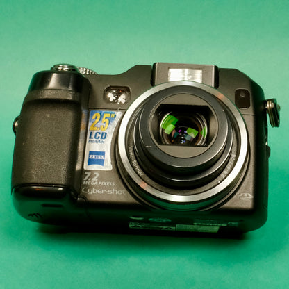 Sony DSC-v3 Digital camera with built in night shot and 0.65x wide angle lens adapter