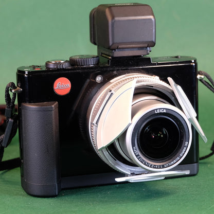 Leica D-lux 6 Digital camera with EVF Grip