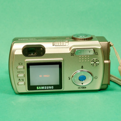 Y2k low res retro aesthetic Samsung Digimax 420 champagne gold! Slayy