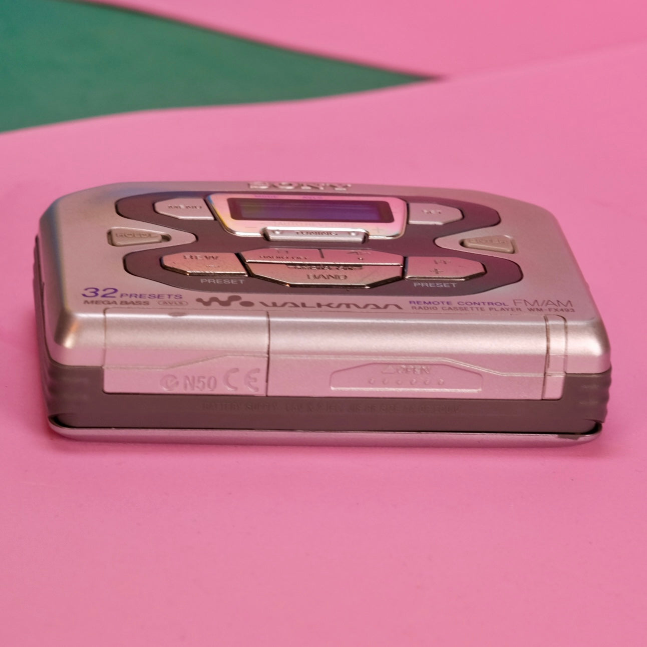Sony cassette walkman WM-FX493 y2k audio, student