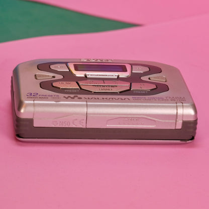 Sony cassette walkman WM-FX493 y2k audio, student