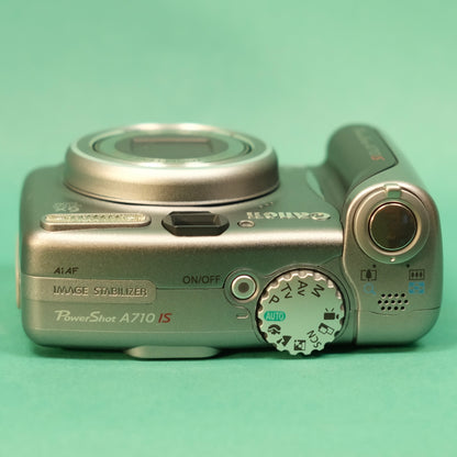 Canon powershot A710is compact point and shoot Digital camera, boxed excellent