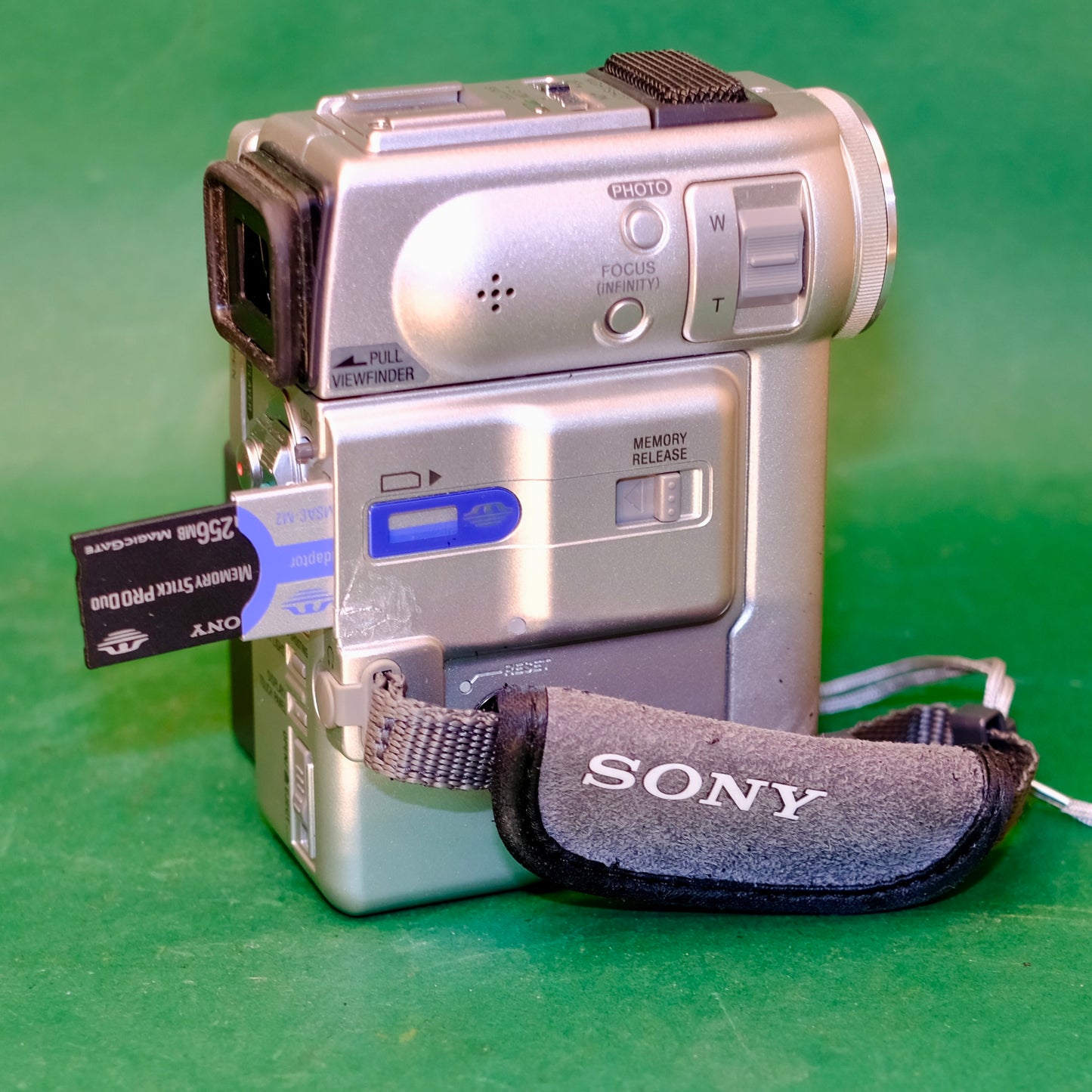 Sony handycam DCR-PC3E